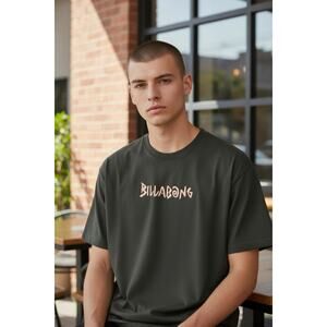 NWT Billabong Men's Graphic T-Shirt Size: Medium Color: Black